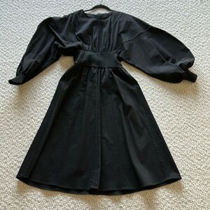 Zara stretch dress. This dress looks like Prada on! Top seller ⭐️